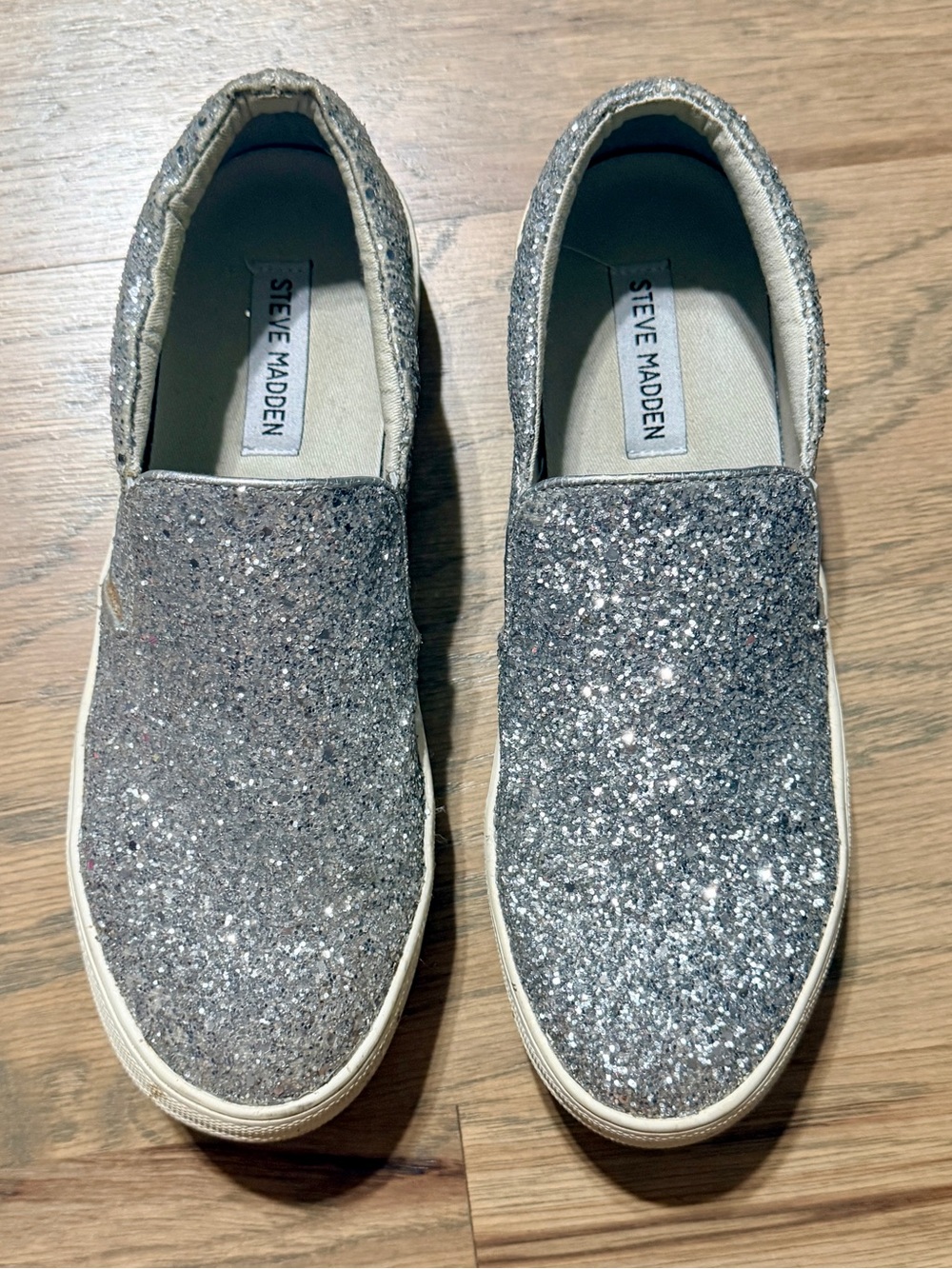 Steve Madden GILLS Glitter Slip-On Sneakers in Silver